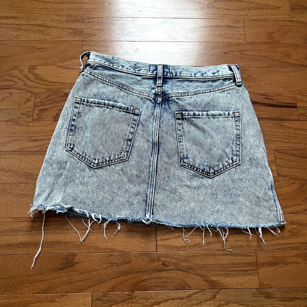 Abercrombie and Fitch Light Wash Denim Natural Rise Mini Jean Skirt Size 29 / 8 - Picture 5 of 5